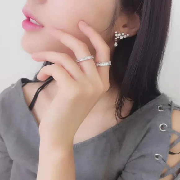 Luxury Climbing Earrings - Picture 4 of 5